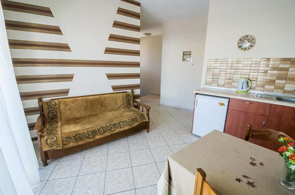 Lina Studios Potos Exteriér fotografie